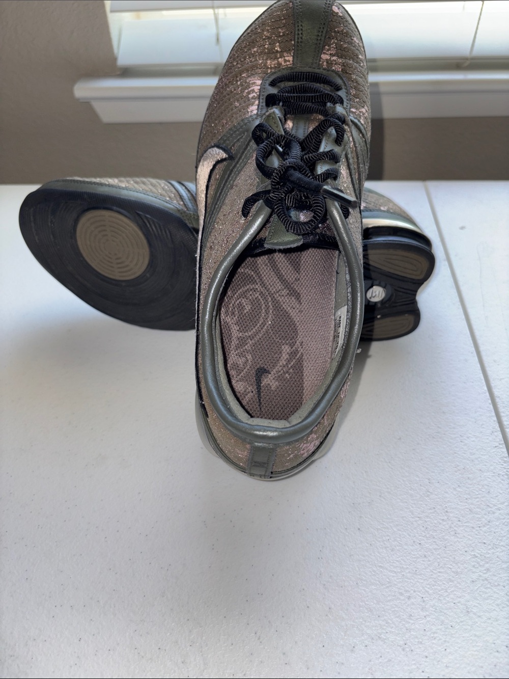 Nike Shox O’Vida Sneakers, size 10 - Picture 5 of 5